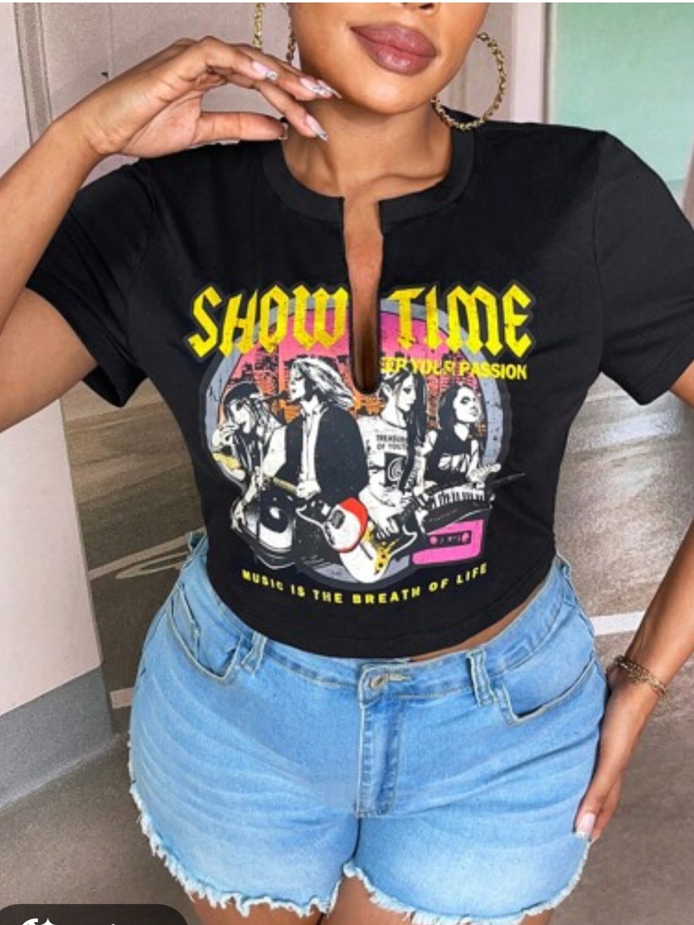 Women’s Show Time Rock Band Graphic Notch Neck Cropped Tee NWT SIZE L